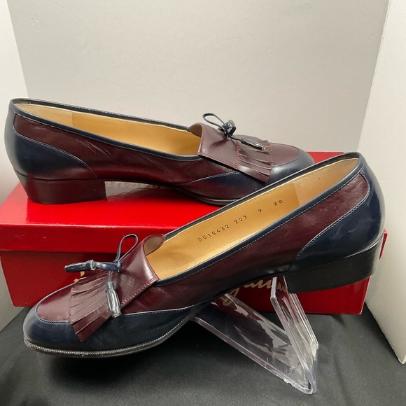 Vintage Salvatore Ferragamo Women's Two-Tone Loafers - Picture 8 of 11